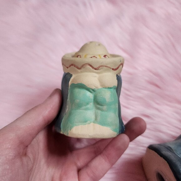 Vintage Mexican Men Sitting Covered with Sombreros Ceramic Hand Painted Salt Pep - Picture 6 of 7